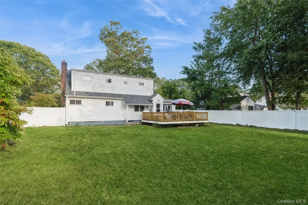 86 Ackerly Lane Ronkonkoma NY 11779