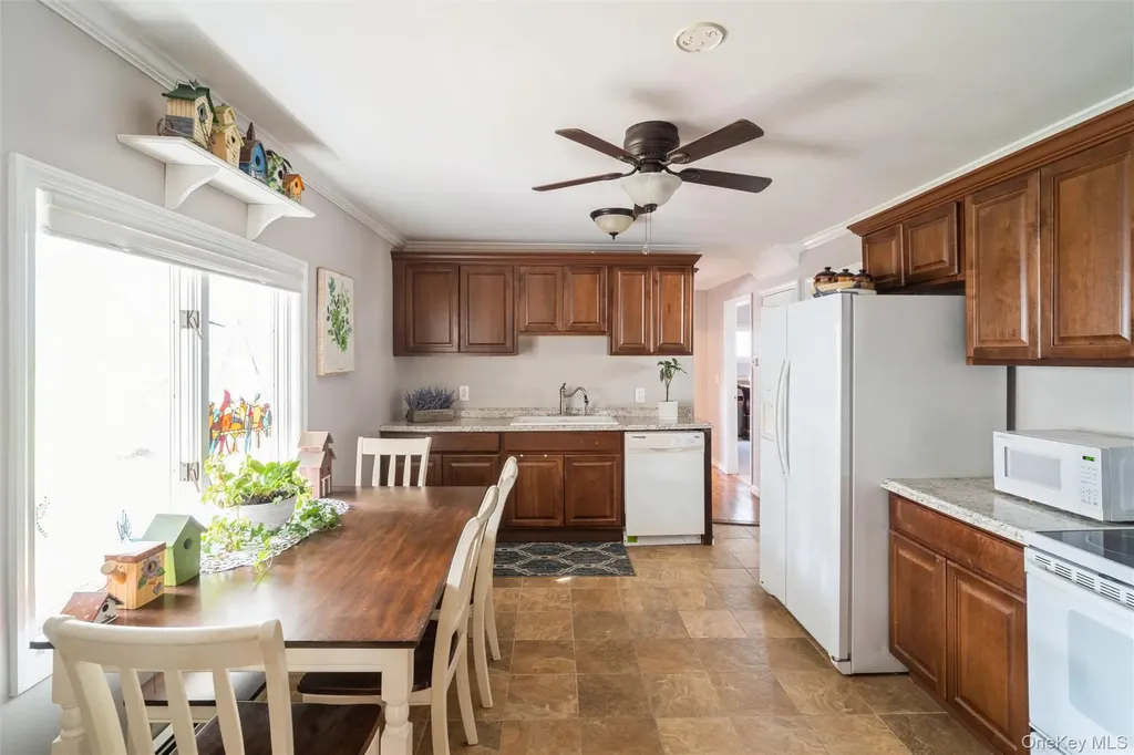 86 Ackerly Lane Ronkonkoma NY 11779
