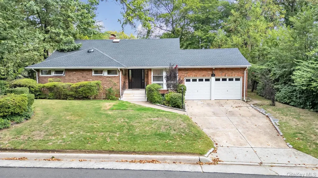 125 Colonial Road Great Neck NY 11021