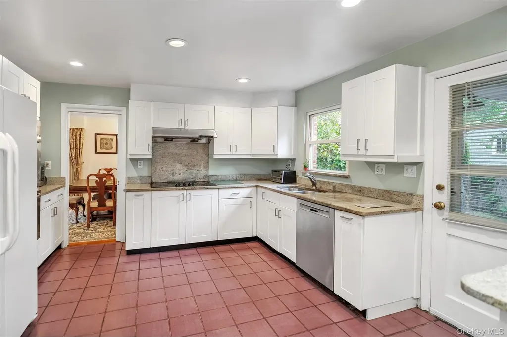 125 Colonial Road Great Neck NY 11021