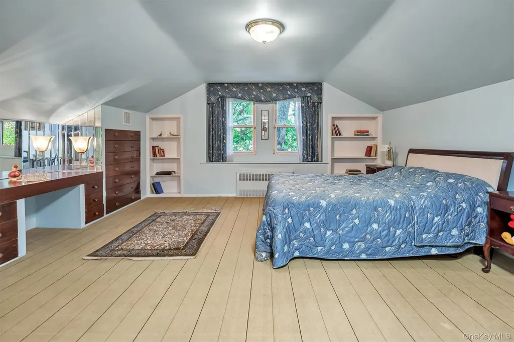 125 Colonial Road Great Neck NY 11021