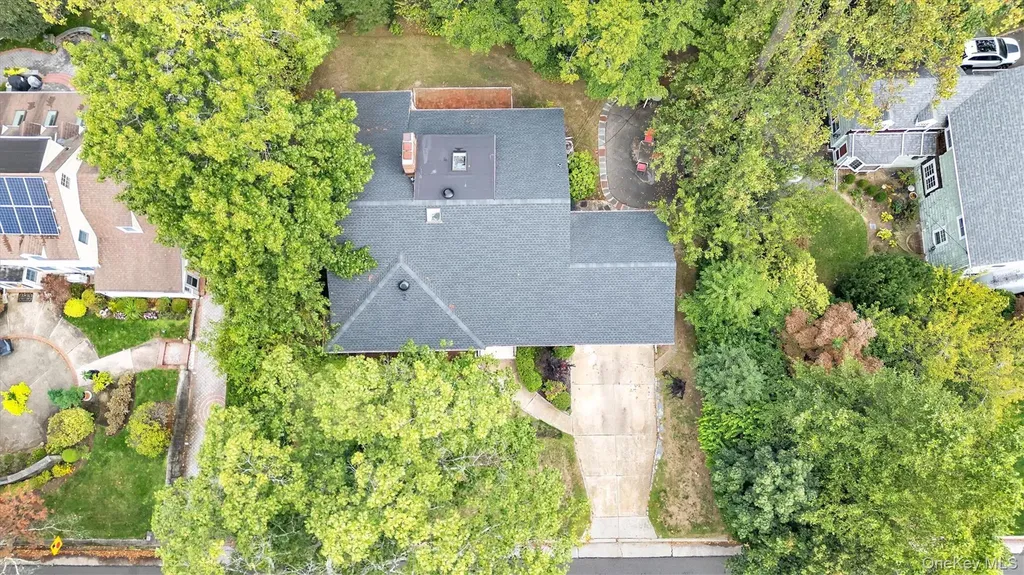 125 Colonial Road Great Neck NY 11021