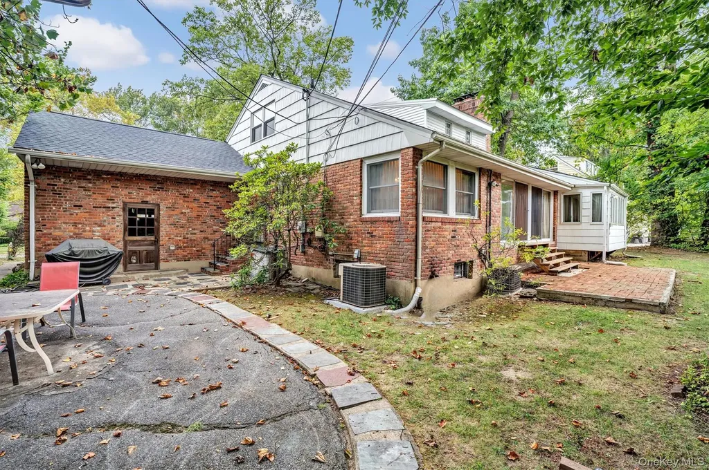 125 Colonial Road Great Neck NY 11021