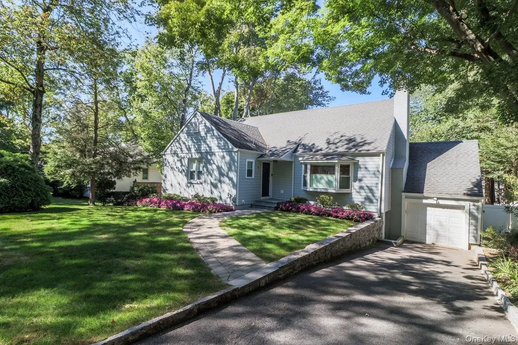 112 Thornbury Road E Scarsdale NY 10583