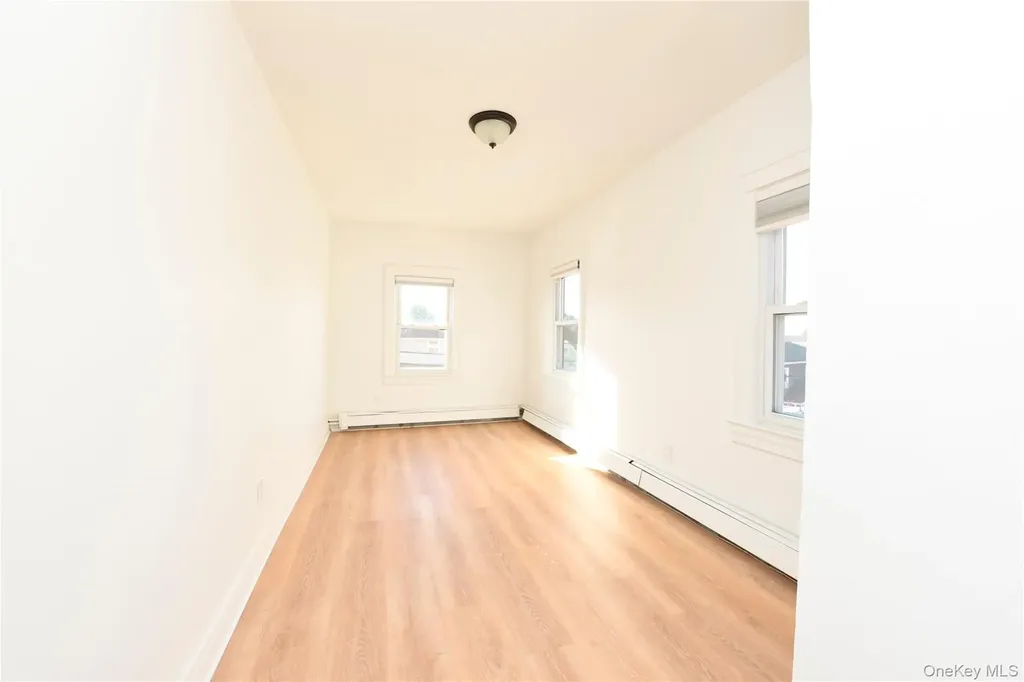489 Eureka Avenue Elmont NY 11003