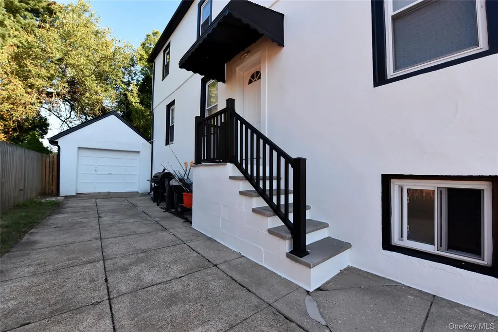 489 Eureka Avenue Elmont NY 11003