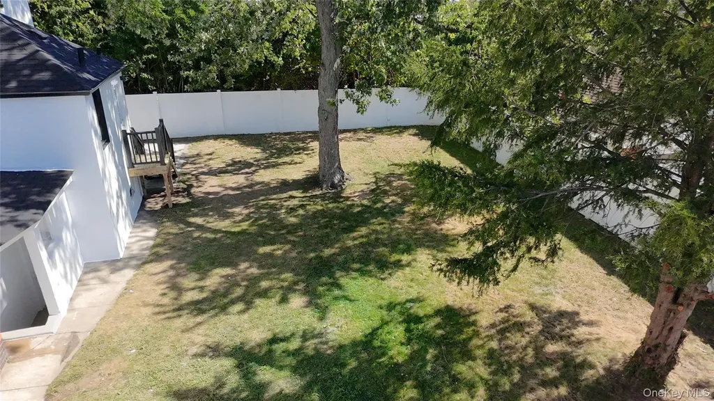 489 Eureka Avenue Elmont NY 11003