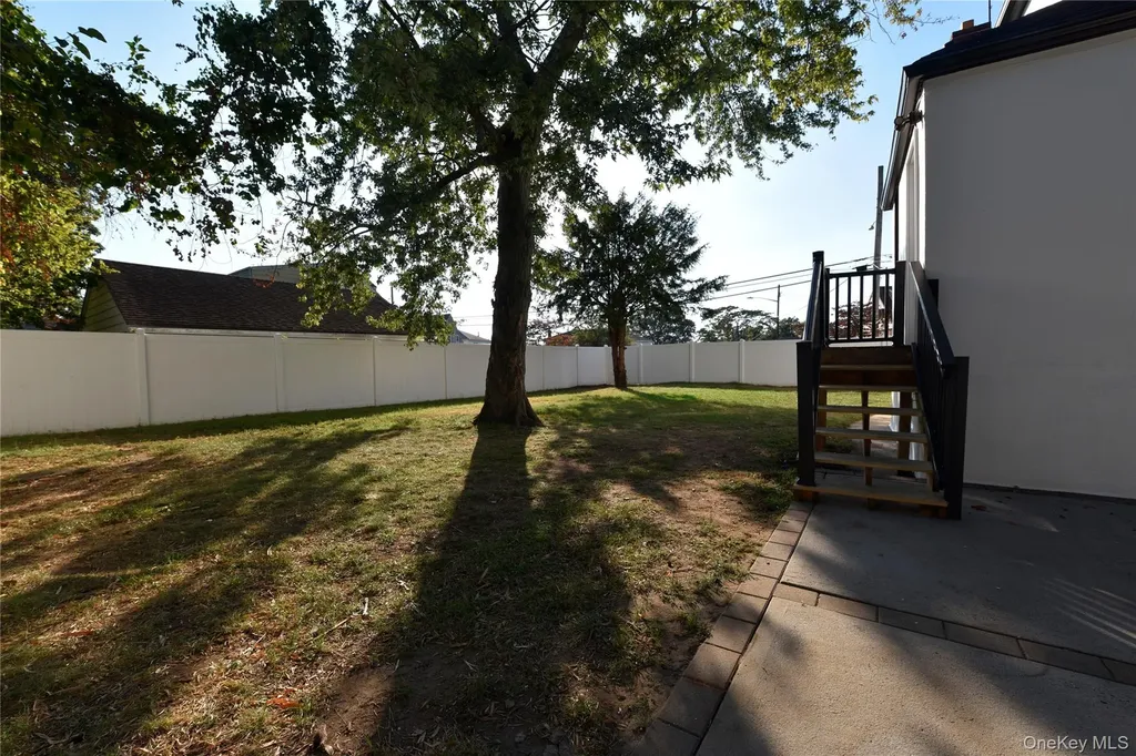 489 Eureka Avenue Elmont NY 11003