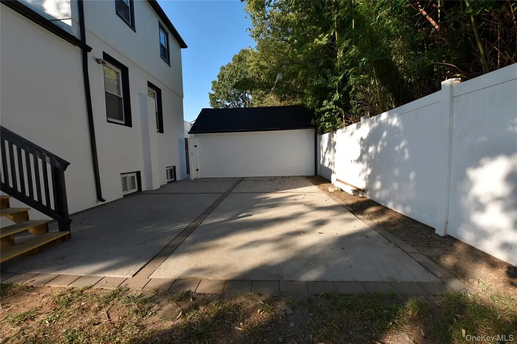 489 Eureka Avenue Elmont NY 11003