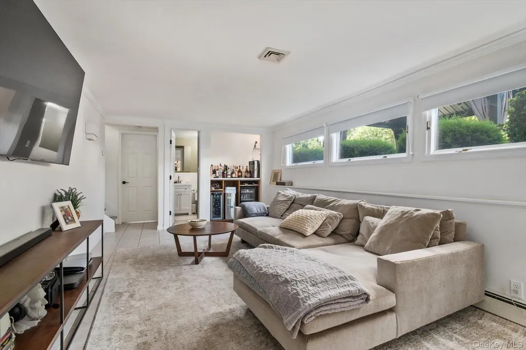 812 Pine Avenue West Islip NY 11795