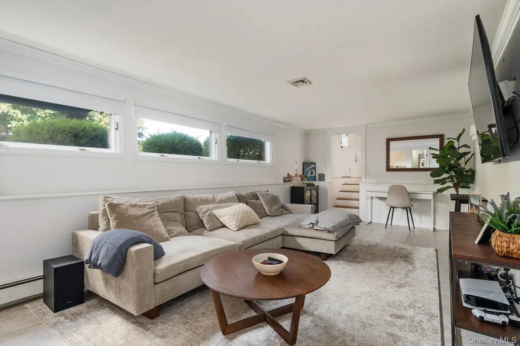 812 Pine Avenue West Islip NY 11795