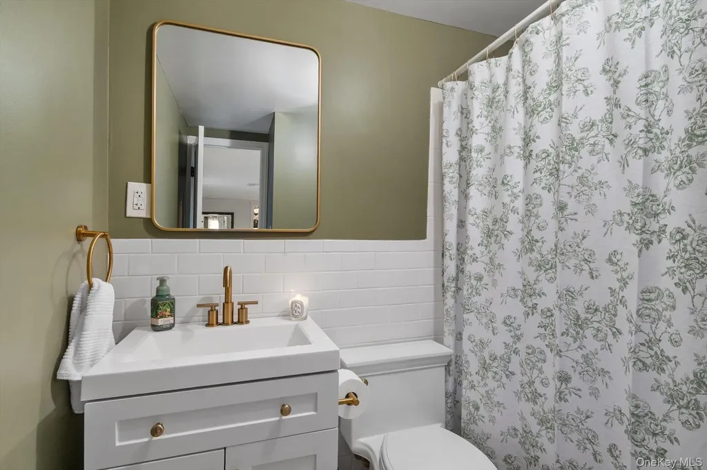 812 Pine Avenue West Islip NY 11795