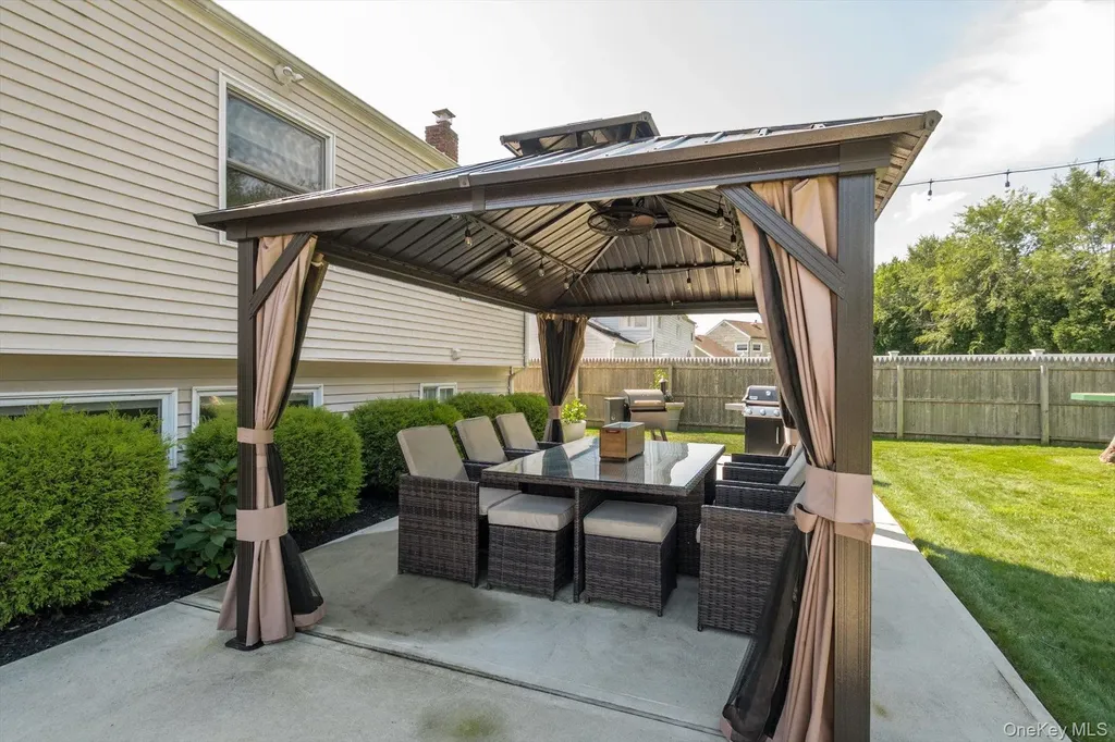 812 Pine Avenue West Islip NY 11795