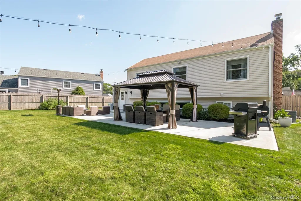 812 Pine Avenue West Islip NY 11795