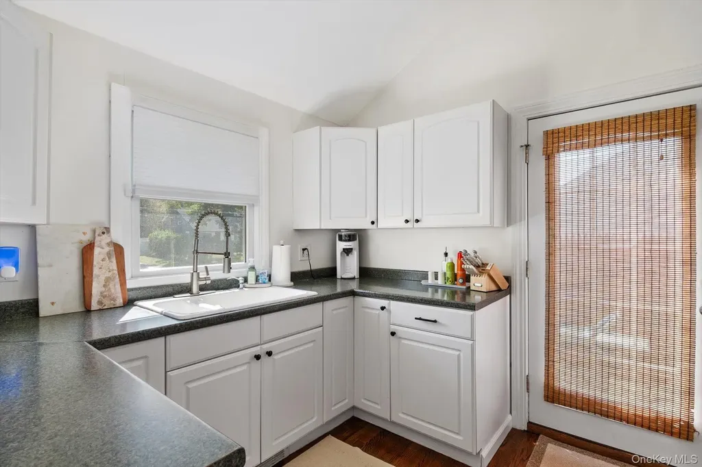 812 Pine Avenue West Islip NY 11795