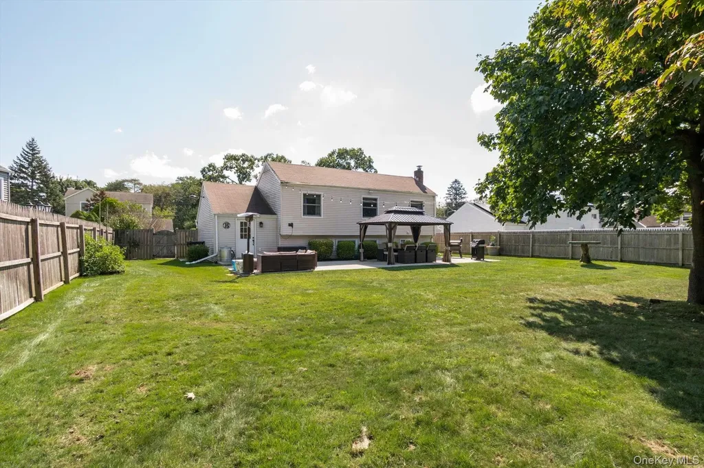 812 Pine Avenue West Islip NY 11795