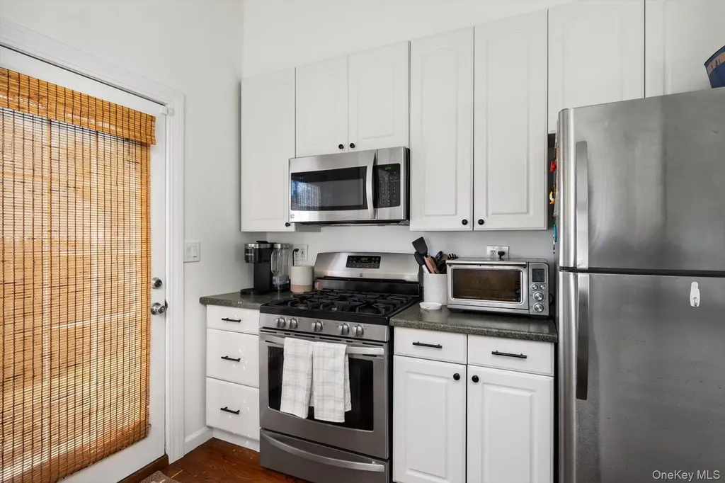 812 Pine Avenue West Islip NY 11795