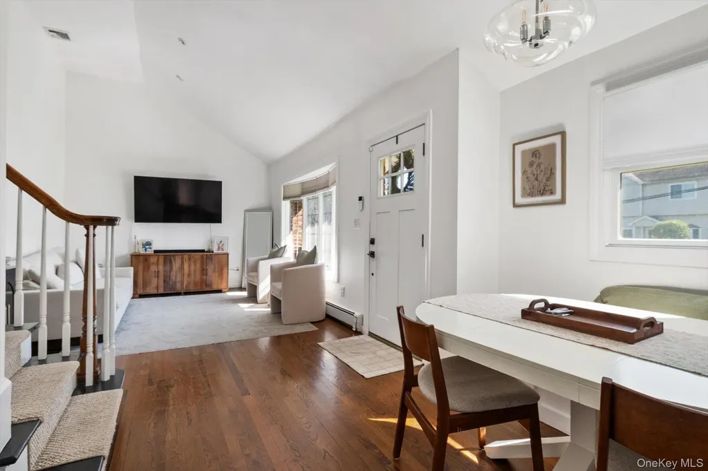 812 Pine Avenue West Islip NY 11795
