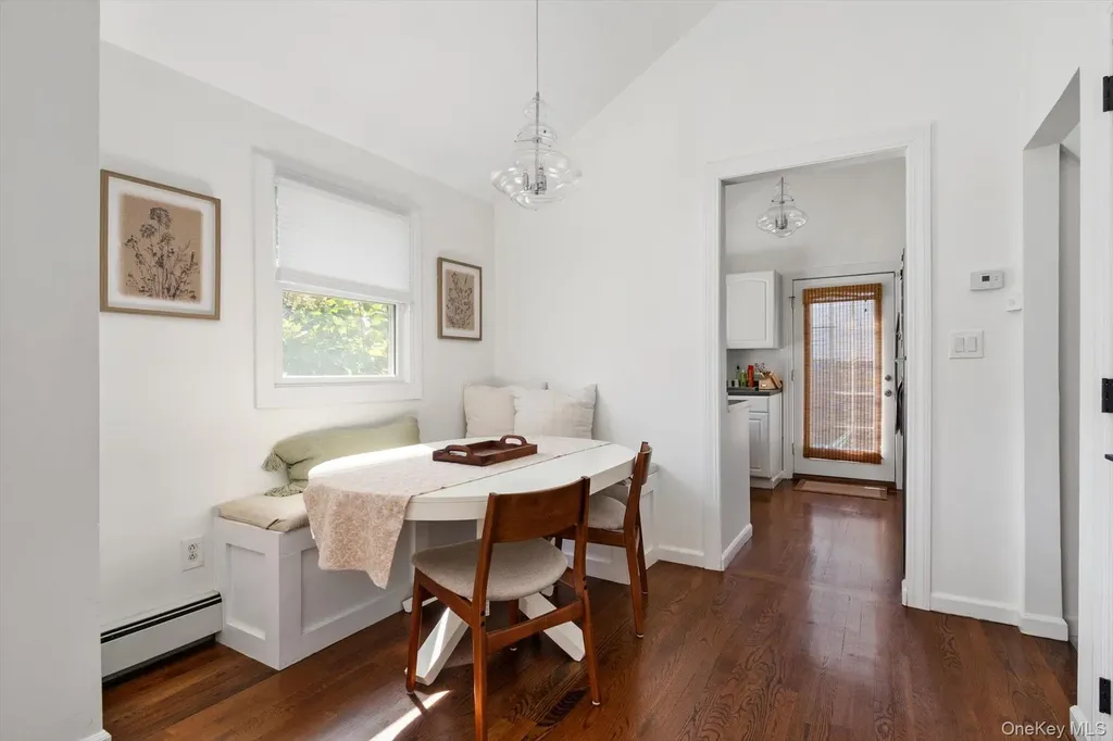 812 Pine Avenue West Islip NY 11795