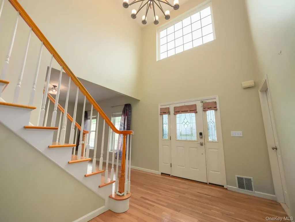 74 Red Maple Way New Windsor NY 12553