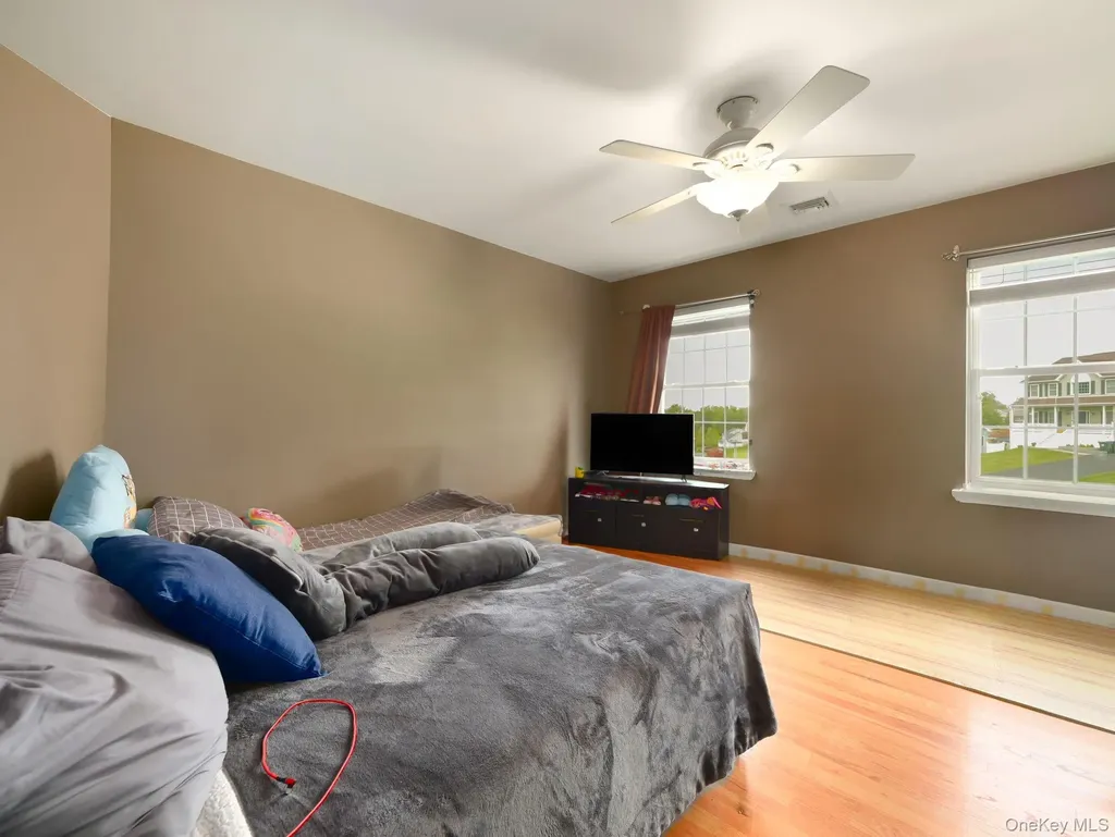 74 Red Maple Way New Windsor NY 12553
