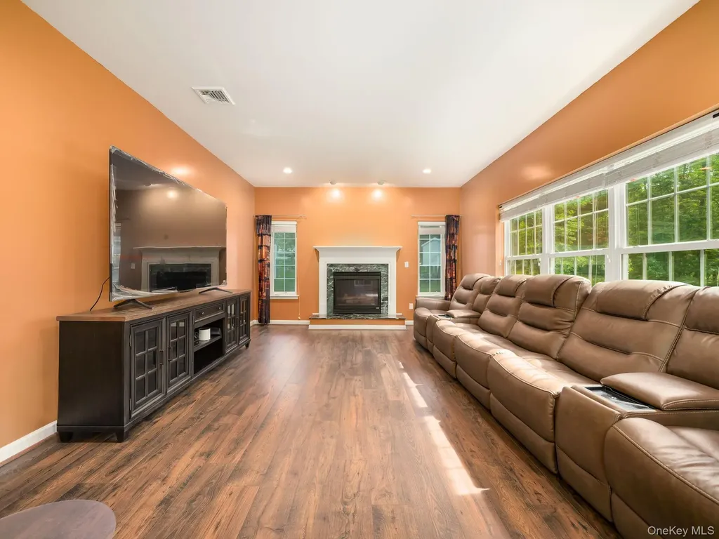 74 Red Maple Way New Windsor NY 12553