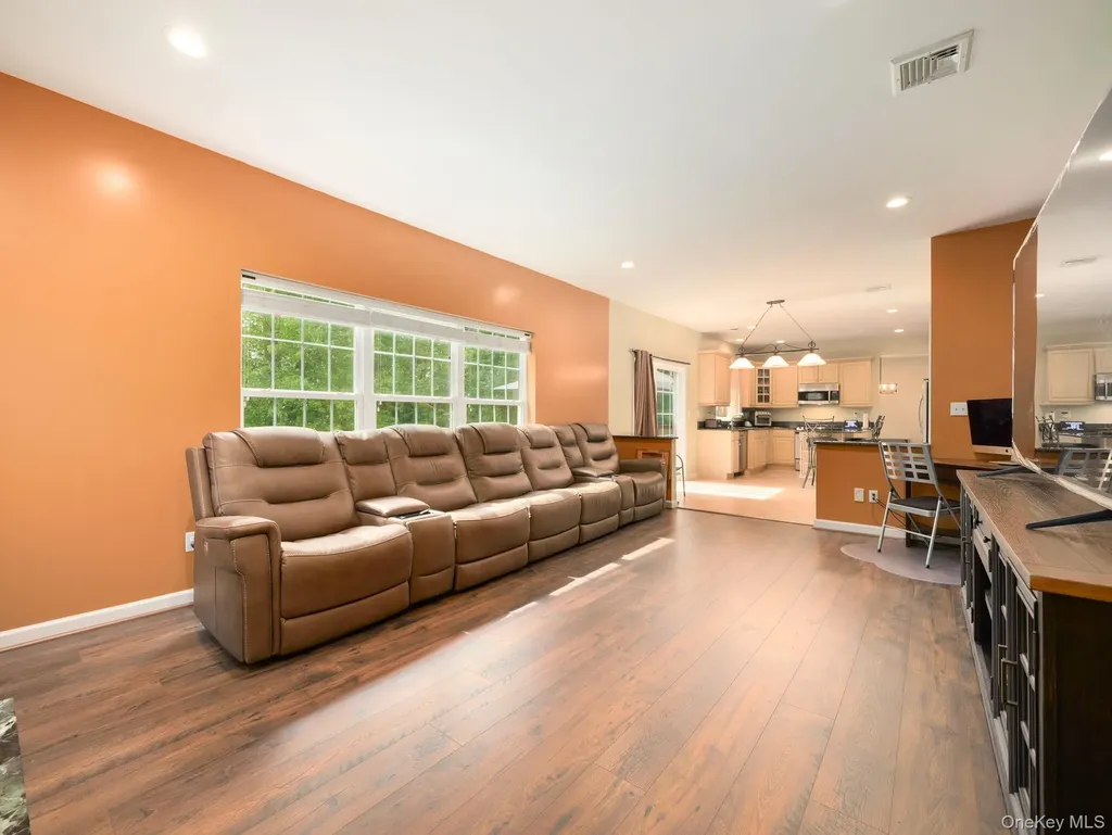 74 Red Maple Way New Windsor NY 12553