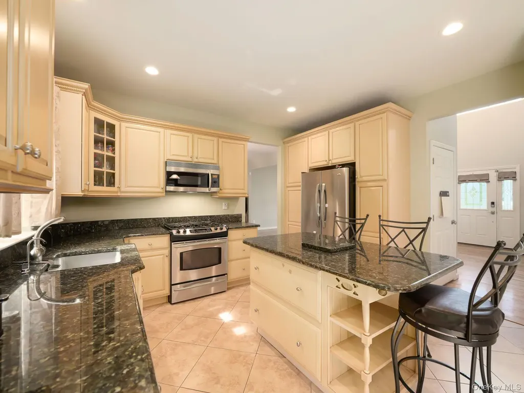 74 Red Maple Way New Windsor NY 12553