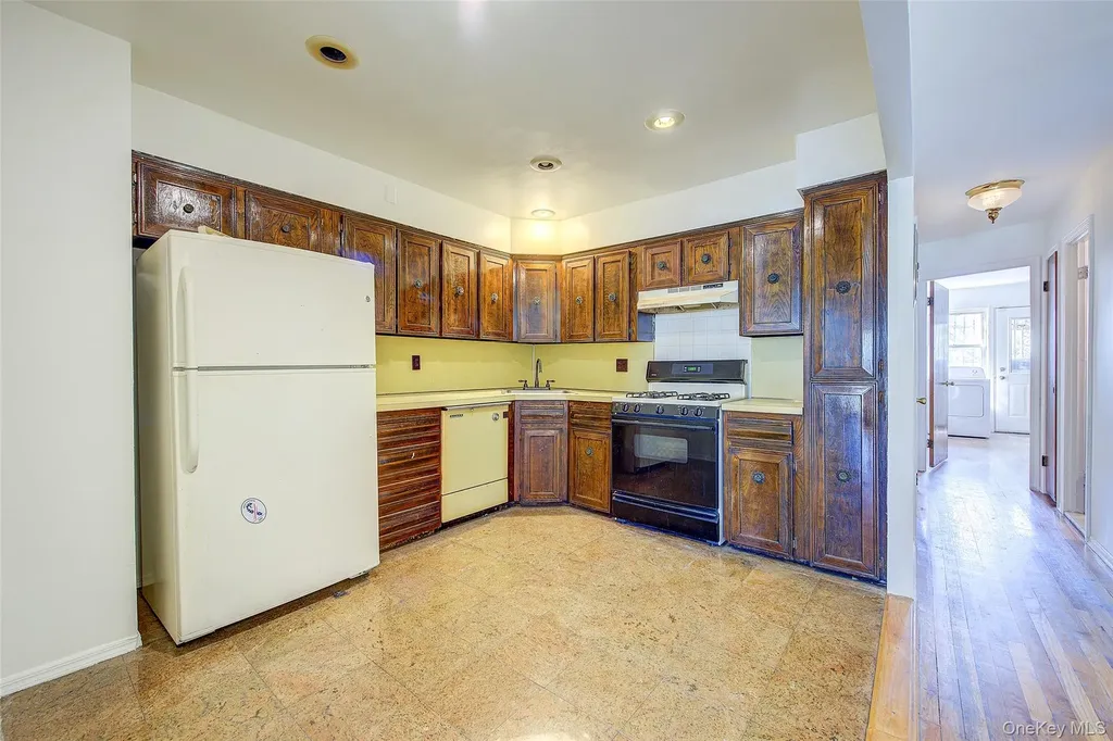 16216 65th Avenue Fresh Meadows NY 11365