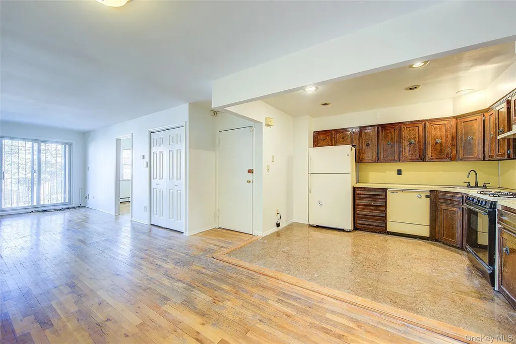 16216 65th Avenue Fresh Meadows NY 11365
