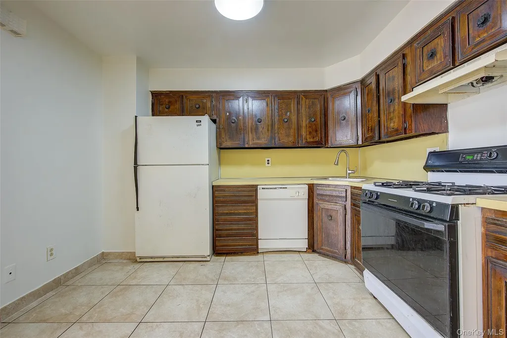 16216 65th Avenue Fresh Meadows NY 11365