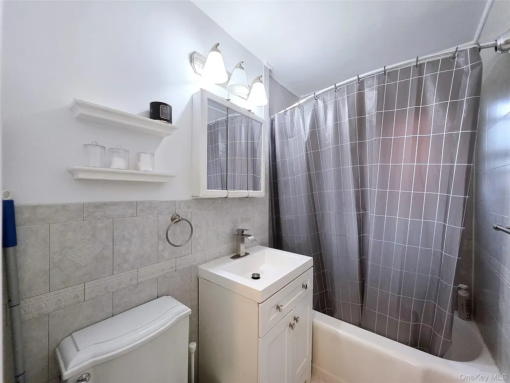 219-12 75th Avenue Bayside NY 11364
