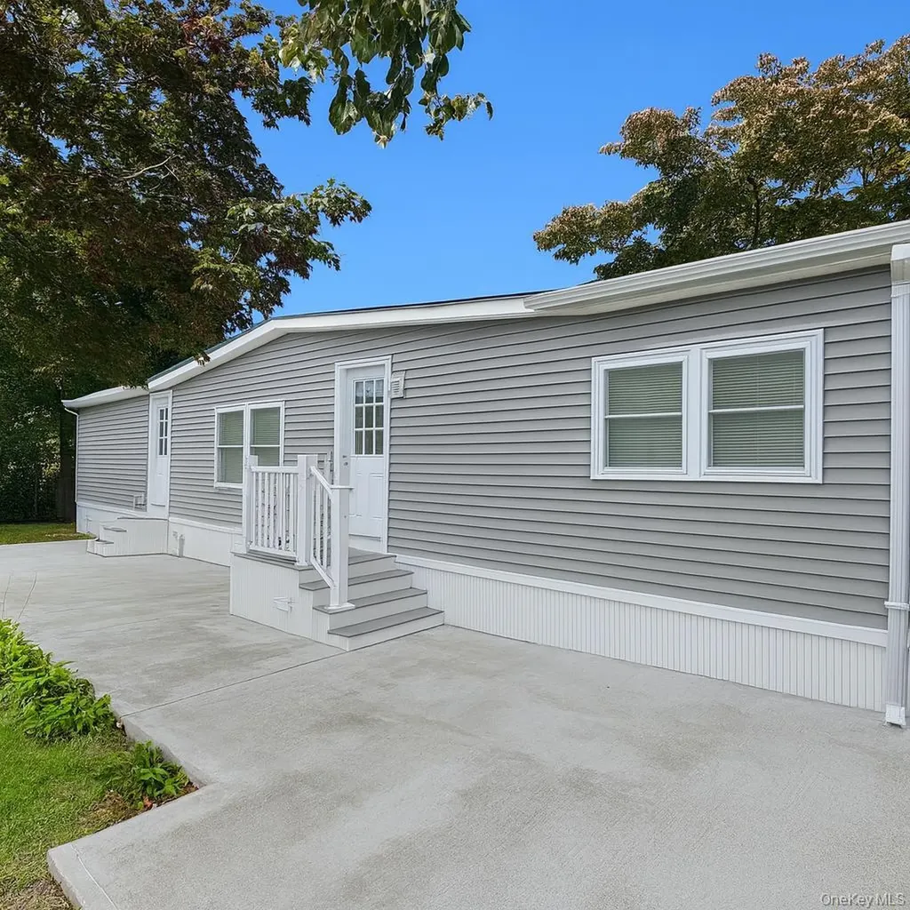 658 Sound Avenue Calverton NY 11933