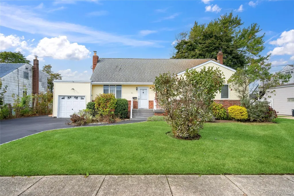 562 Alwick Avenue West Islip NY 11795