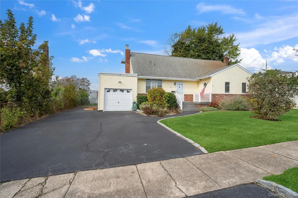 562 Alwick Avenue West Islip NY 11795