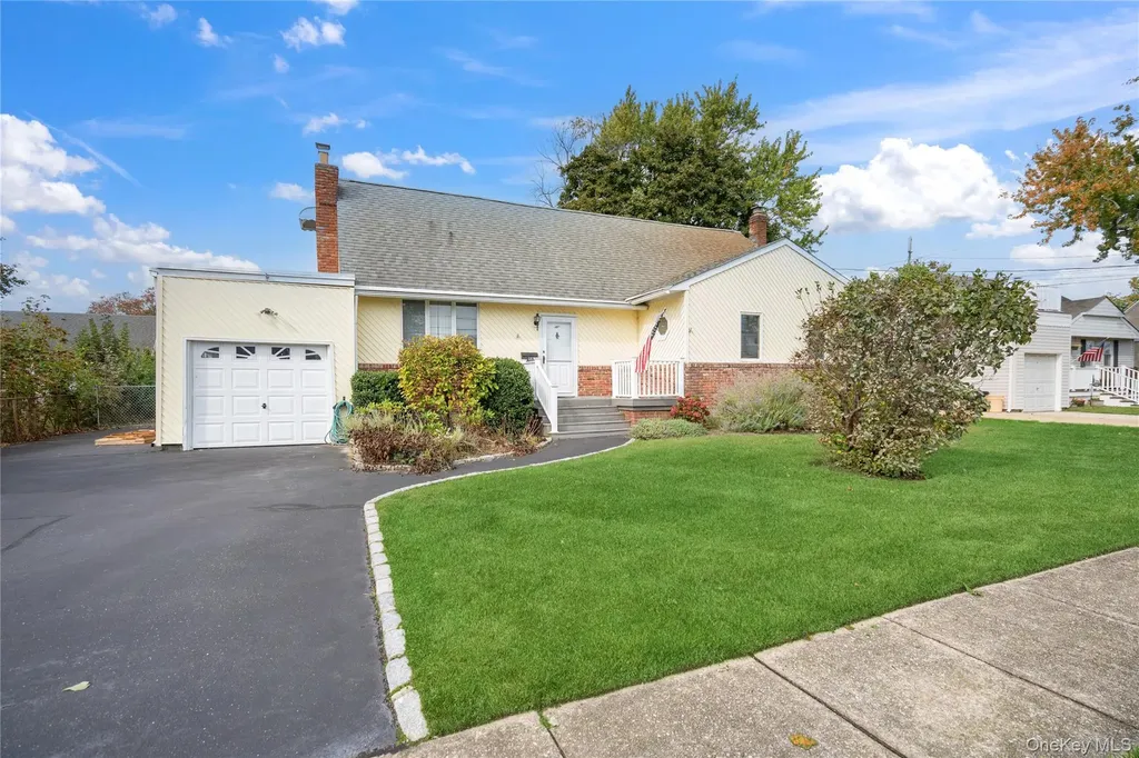 562 Alwick Avenue West Islip NY 11795