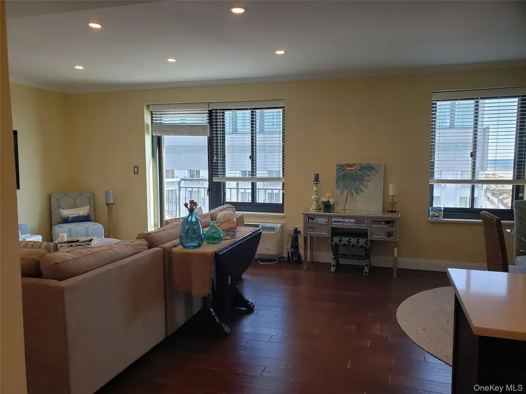 100 W Broadway Long Beach NY 11561