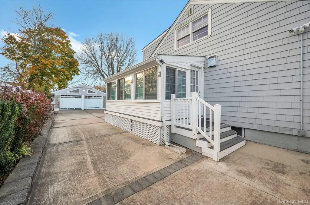 22 Herman Avenue North Babylon NY 11703