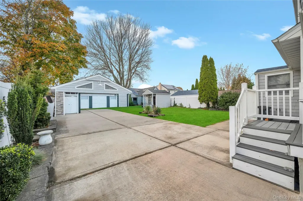 22 Herman Avenue North Babylon NY 11703