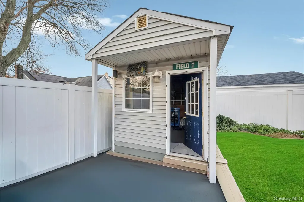 22 Herman Avenue North Babylon NY 11703