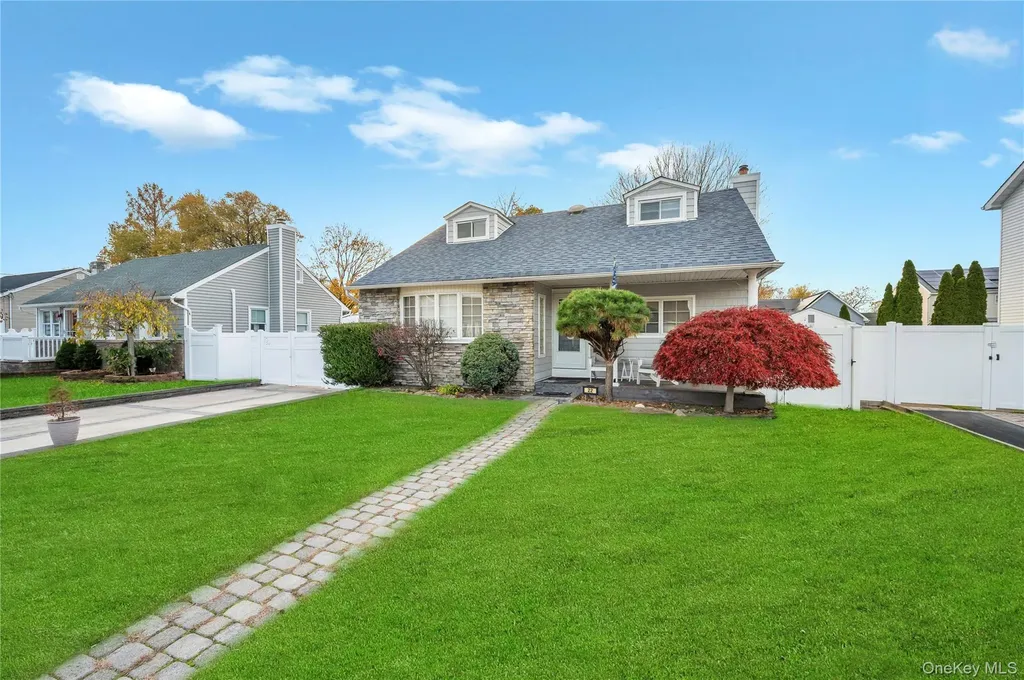 22 Herman Avenue North Babylon NY 11703