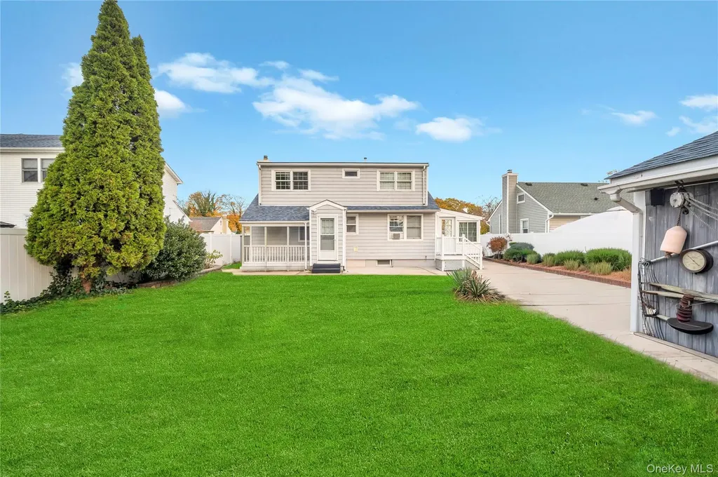 22 Herman Avenue North Babylon NY 11703