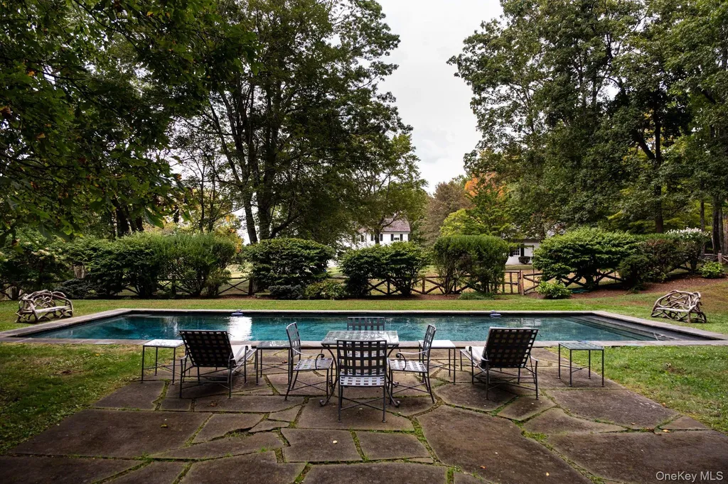 406 Shunpike Millbrook NY 12545