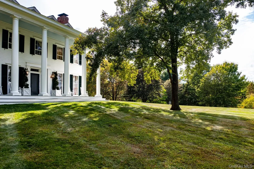 406 Shunpike Millbrook NY 12545