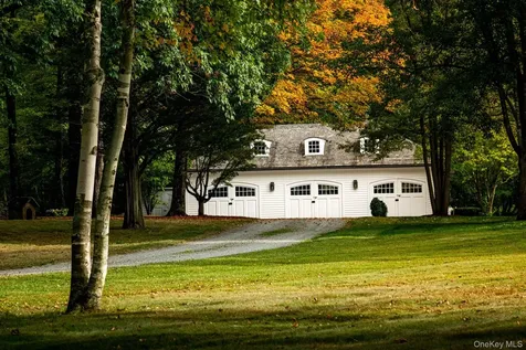 406 Shunpike Millbrook NY 12545
