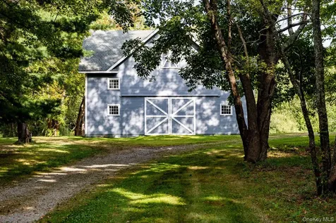 406 Shunpike Millbrook NY 12545