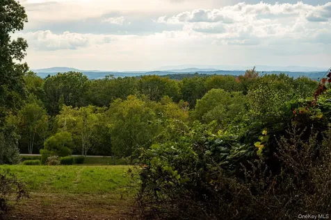406 Shunpike Millbrook NY 12545