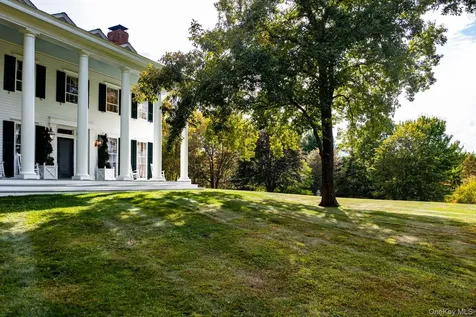 406 Shunpike Millbrook NY 12545