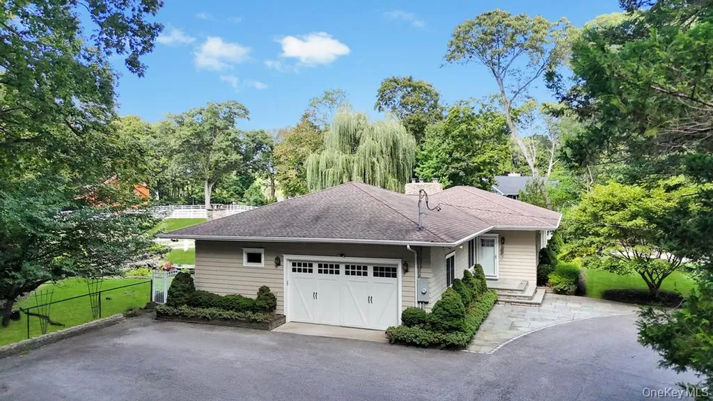 109 Oakside Drive Smithtown NY 11787
