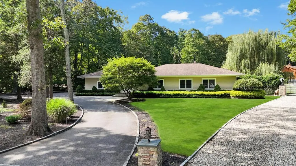 109 Oakside Drive Smithtown NY 11787